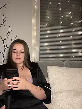 ItsLxsa — Boobs out 2min