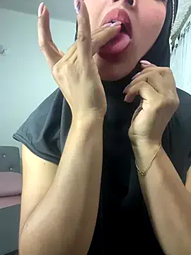 jade_nassar — dildo in pussy+ suck