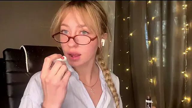 Jetta_Corsacami — My sticky lips are soo close