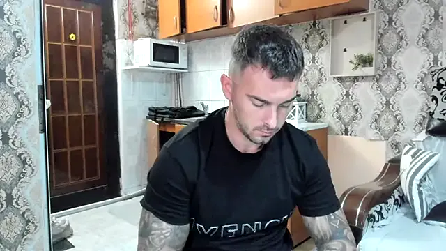 Jonmusclemaster — T-shirt off and play cock