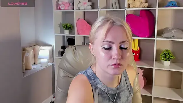 Joyce_Howard — show boobs
