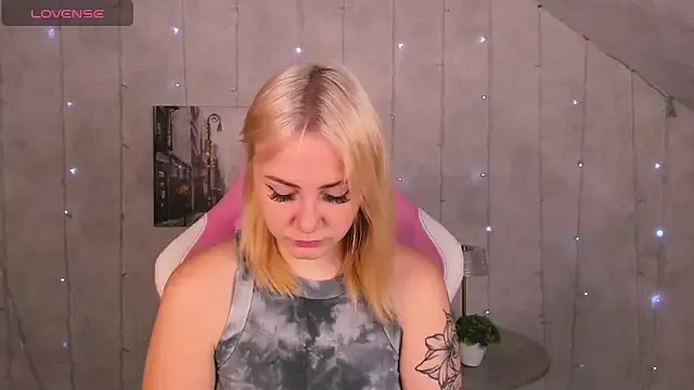 Joyce_Howard — show my ass