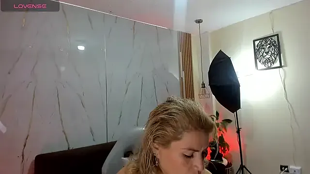 Juanitarubia — Freechat on StripChat