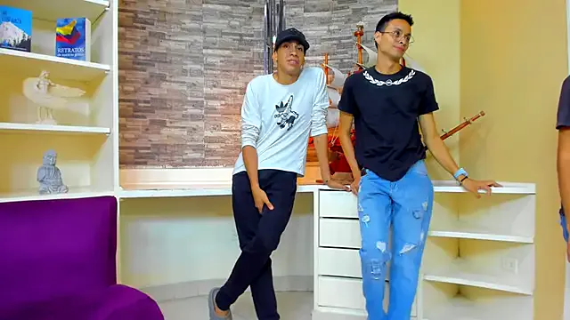 Juicy_Creww — Hi, guys sexys and nice 