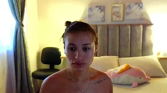 juliana-mancini — naked ass and cream