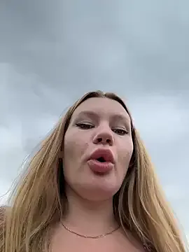 justmilaa — NAKED+SQUIRT IN REAL H&M