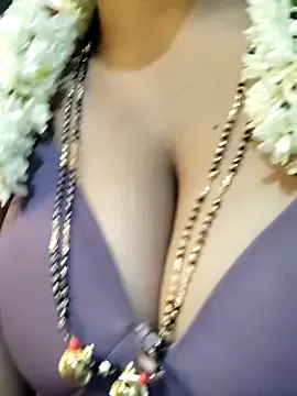 KannadaTamilSexyCouples — Boobs show