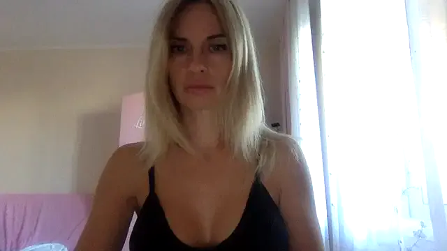 KarelliaStar — Freechat on StripChat