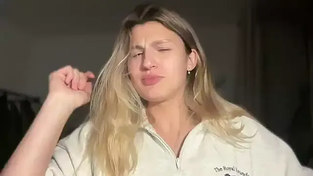 karylaife — show sexy figure
