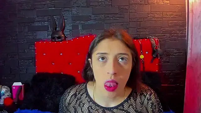 KatyVelvet — Suck dildo