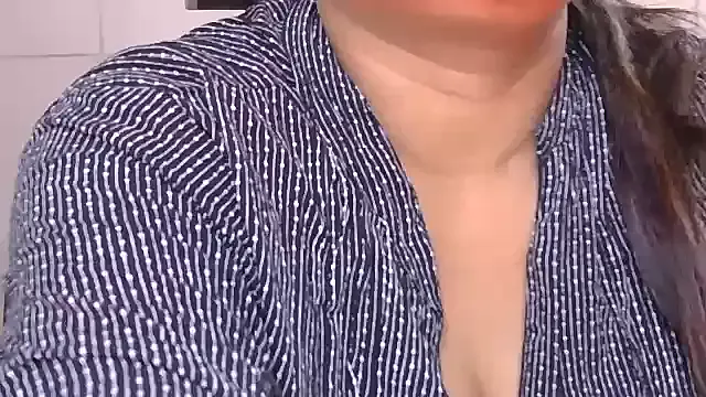 Kavya_queen — nude in public and boobs oiling