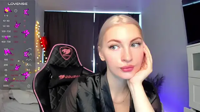 Kimmy_powell — play with my naked tits for you