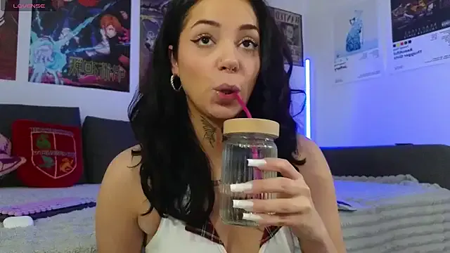 KiraQuinn1 — rubbing my clit for u :)