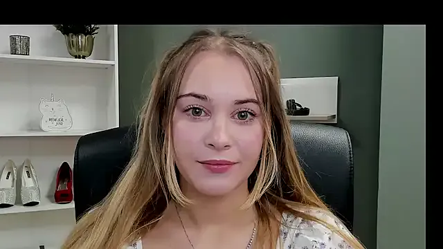 kitty_valeria — Tell me what do you desire <3