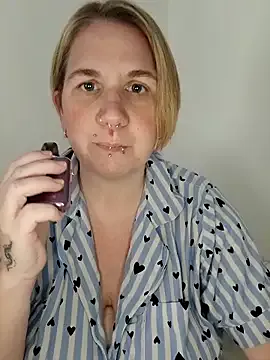 LaceyWestxx — Bounce my boobies