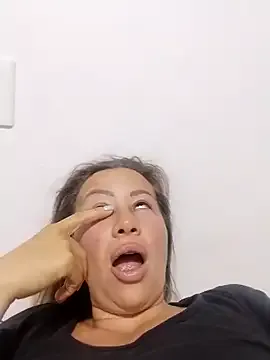 LaraCaliente — Figerng pussy
