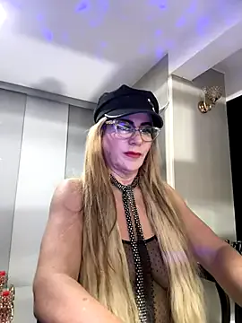 LARIANA_RIVERA23 — Streeper show with oil