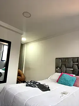 LauraCadwell — bounce bare ass in doggy style