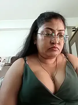 LAVERNIYA_ — Ass shaking