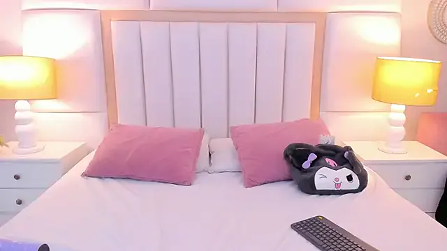LaylaaDoll — Flash boobs