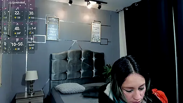 Lilith_morgan01 — SHOW TITS+ KISS 