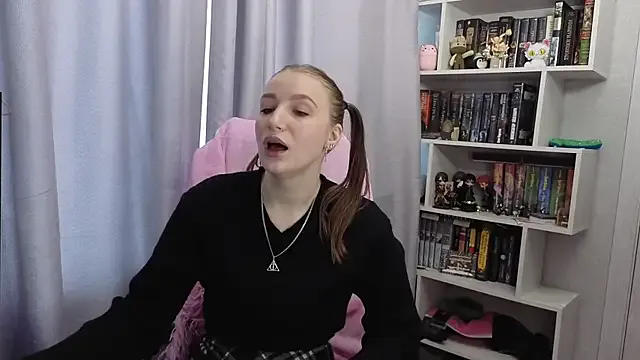 LillyFan-X — Finger pussy