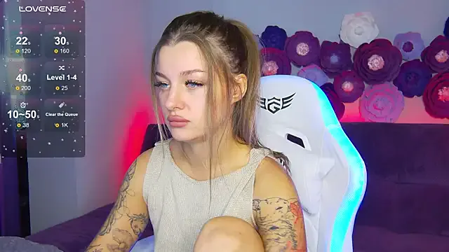 LindaBrilliant — strip slow and naked 