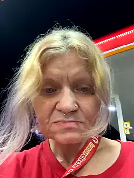 lindzybella — Chat w/me @ work tips are appreciated