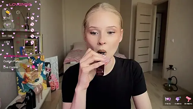 lisa_barbie — topless play pussy in panties