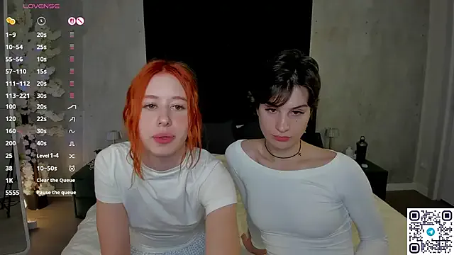 Lisafoxy_ — Jumping on pillows together