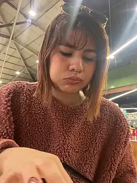 litarossana — SHOW PUSSY NAKED closed up