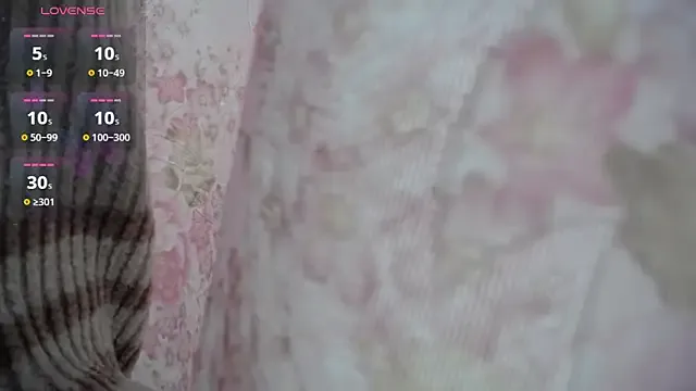 little_ashly2 — Bra off + tits play 