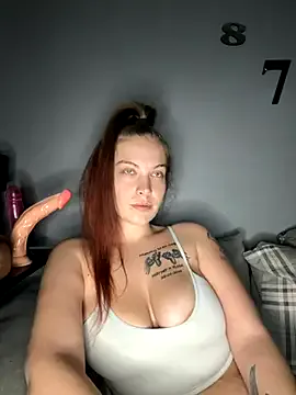 LittleRedMilf — Flash boobs 