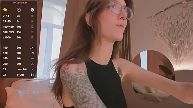 Lola_Missy — feet tease