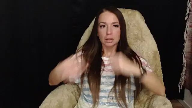 lola_sky@xh — show you my boobs