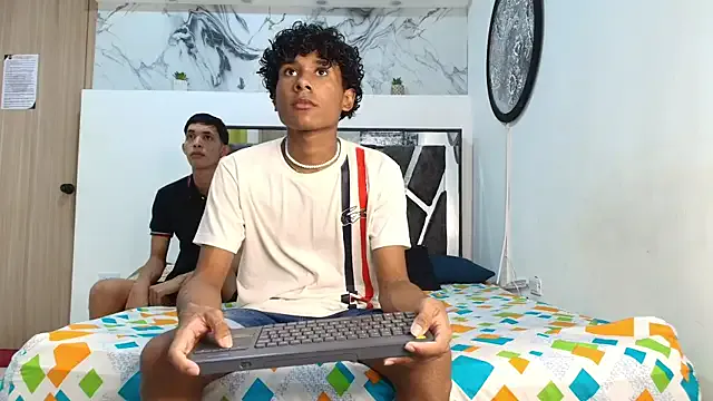 LONDON_BOYS1 — THREE-SOME KISS 