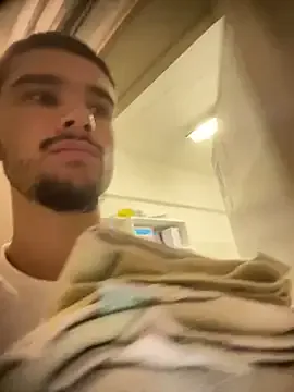 los_freaky — Masturbating for 5 minutes