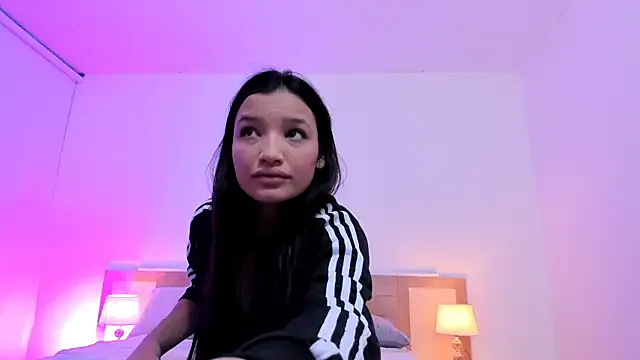 lucia_vegas — show tits