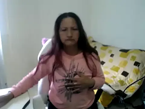 Lucy_Squirt69 — 4 fingers   ass