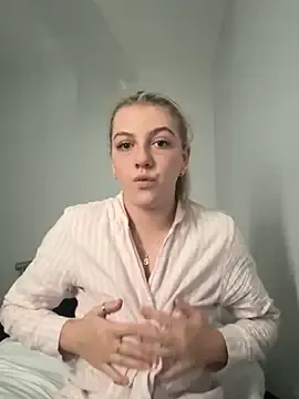 LucyLowbb — Get my boobs out 