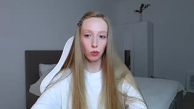 Luna_insniity — hand bra