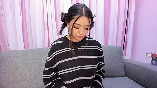 Maddiee_Jackson — show dildo pussy