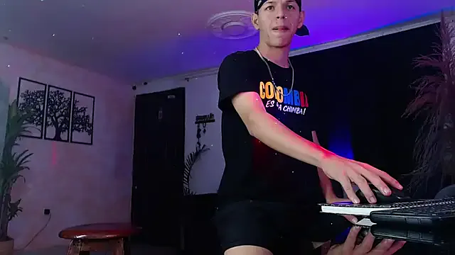 Marcus_and_Tony — show cum 2 boys