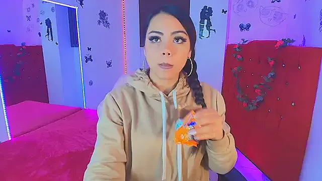 Mari_Bell1 — Ice show in the vagina