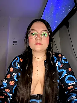 Maria-Julissa — Freechat on StripChat