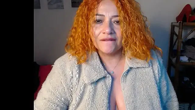MariaJoseBarraza — chorro con juguete lovece
