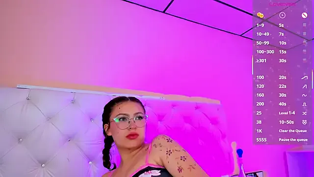 mariie_tayy — SHOW MY NAKED BOOBS