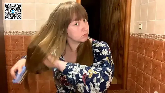 MaroonMoon_ — Bare shoulders