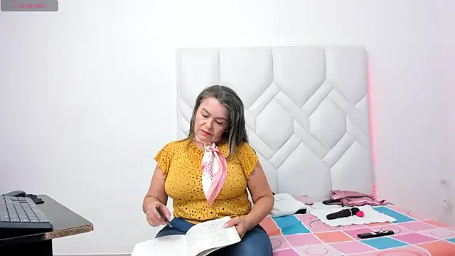 Mature_Hard — show dildo in my pussy