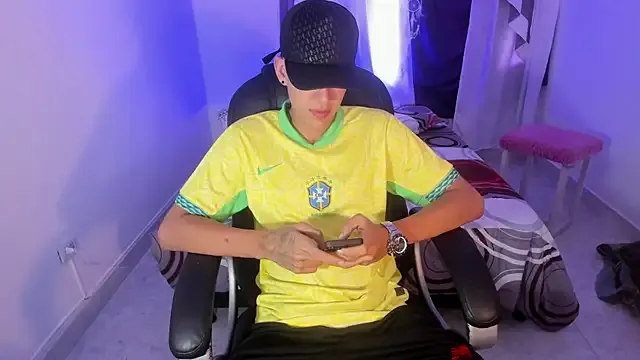 maxthomson_boy — show your toes